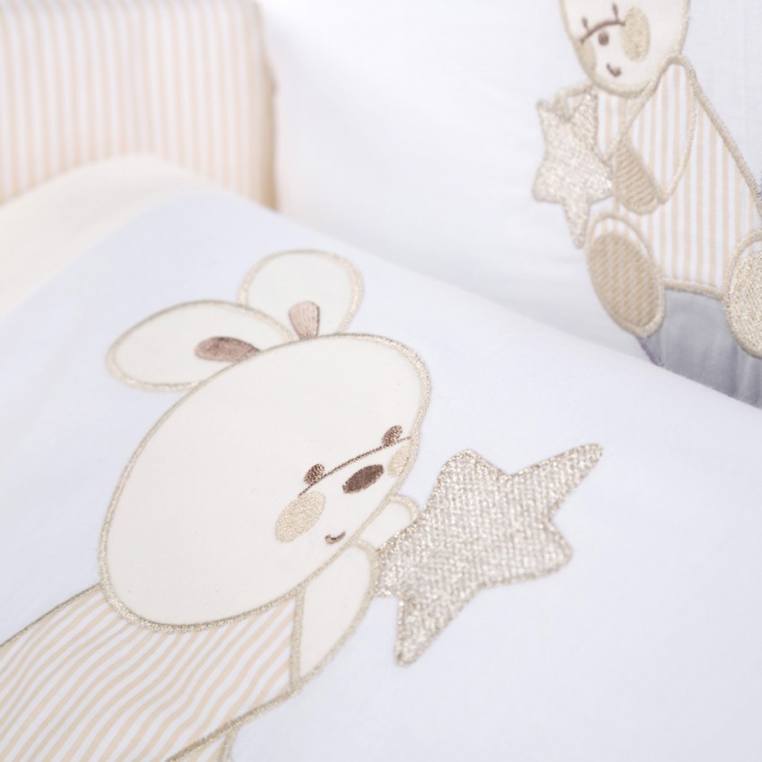 babashop.hu - Klups 3 részes ágynemű - H205 Nyuszi csillaggal bézs-fehér