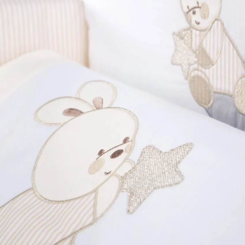 babashop.hu - Klups 3 részes ágynemű - H205 Nyuszi csillaggal bézs-fehér