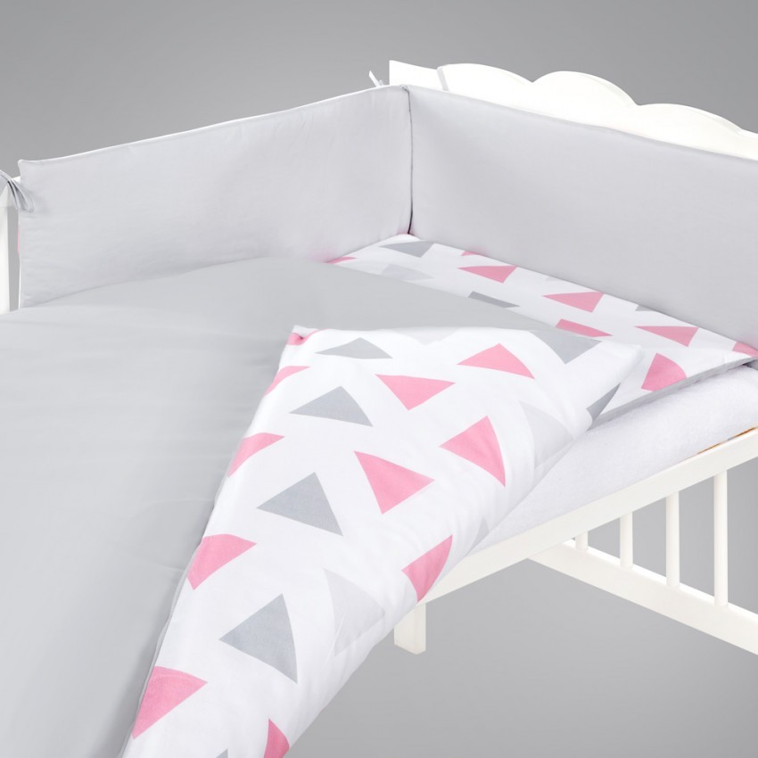 babashop.hu - Albero Mio 3 részes ágynemű - K062 Triangles / Háromszöges - pink/szürke