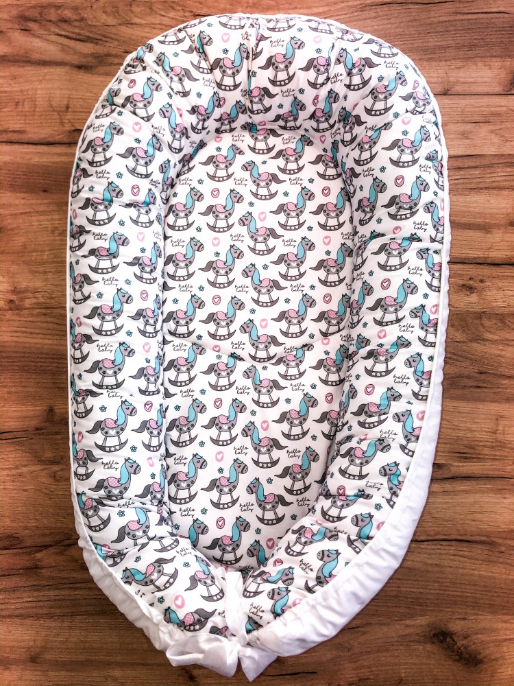 babashop.hu - BabyLion Babafészek - Kifordítható - Fehér - hintalovak